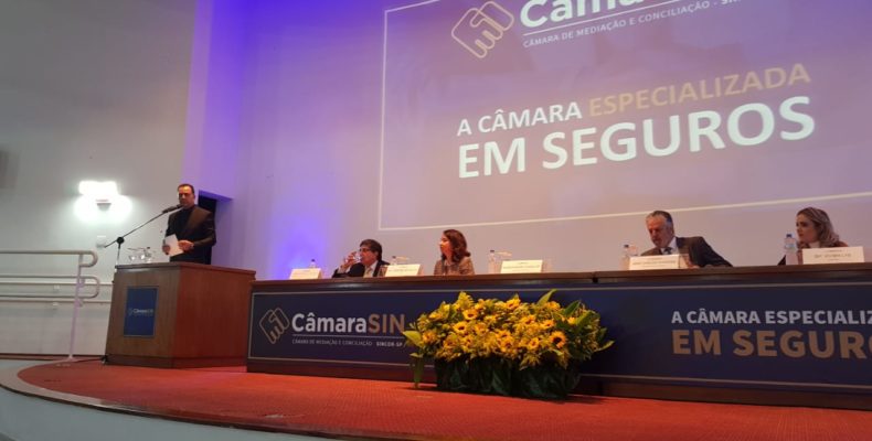 Sincor-SP rene profissionais do direito e de seguros no lanamento da CmaraSIN